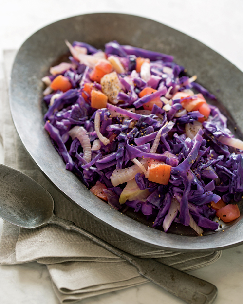 BRAISED RED CABBAGE WITH FENNEL AND APPLE