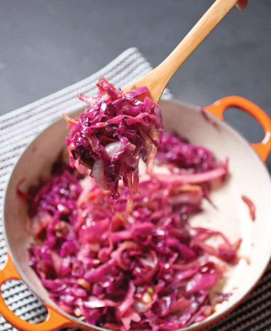 Sautéed red cabbage with onions and apples
