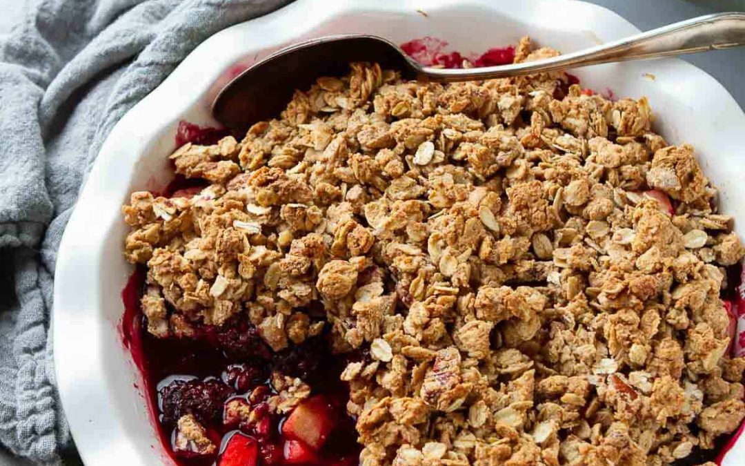 COOKED APPLES IN MAPLE SYRUP WITH AN ALMOND CRUMB