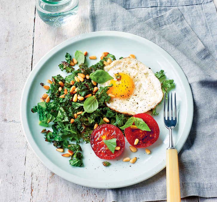 KALE & EGGS WITH GRILLED TOMATOES